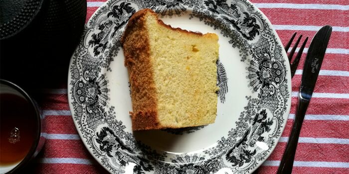 trozo de chiffon cake de naranja